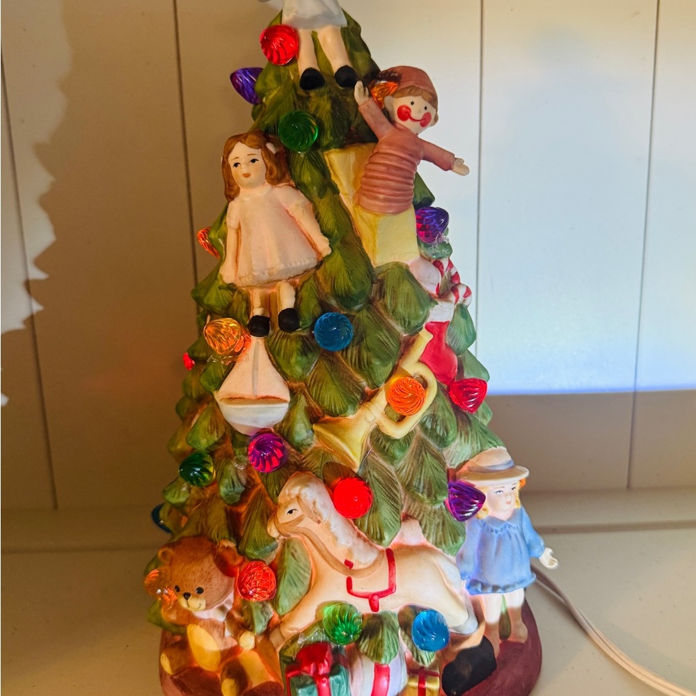 RARE Vintage Schmid 1986 Gum Drop peg Lighted Ceramic Christmas Tree with Toys